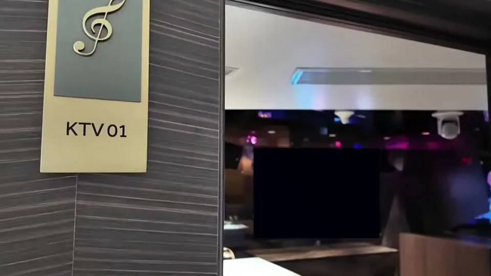 個室のカラオケルーム「KTV」