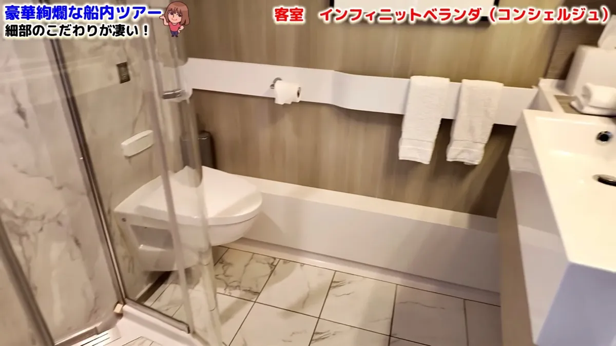 大理石調の客室バスルーム