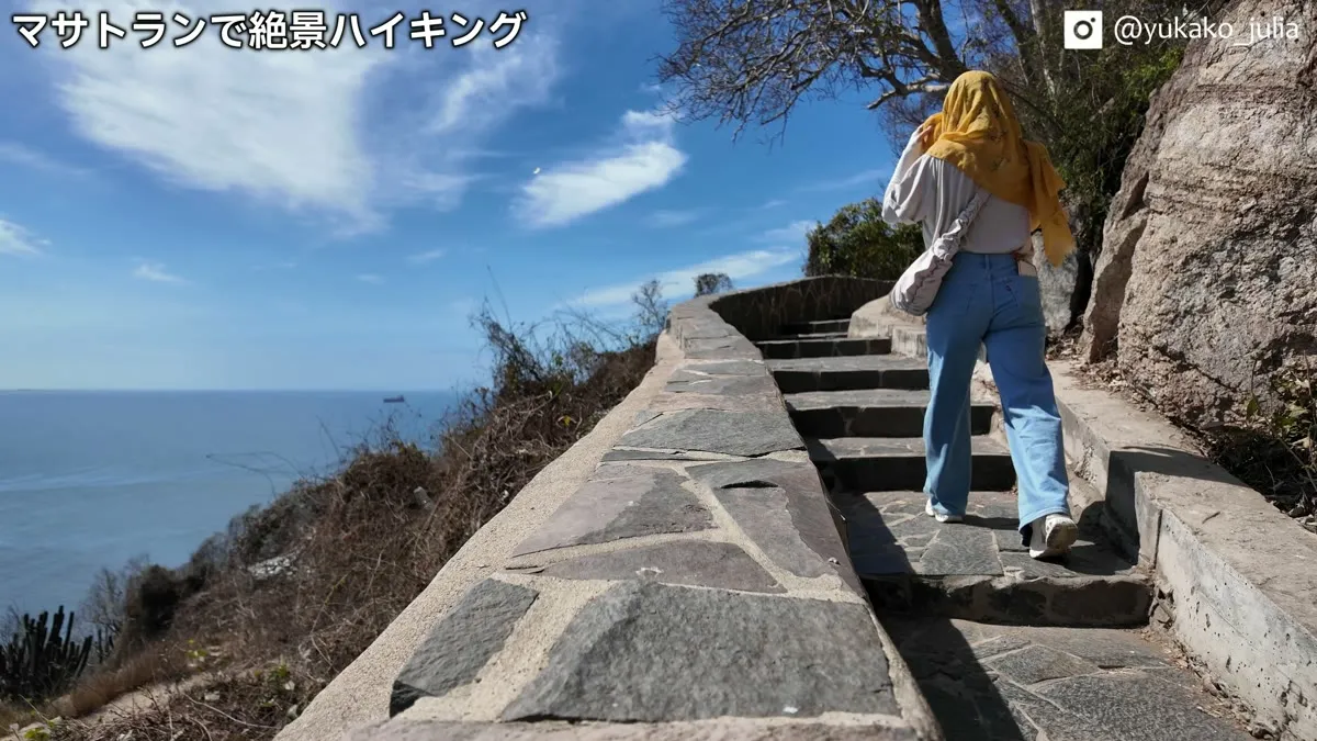 マサトランの灯台へ続く石段