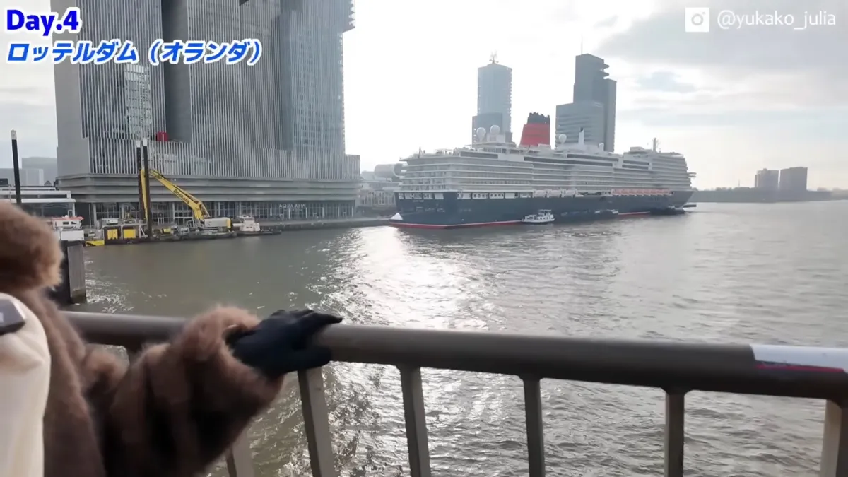 ロッテルダムの川岸から見たクイーン・アン