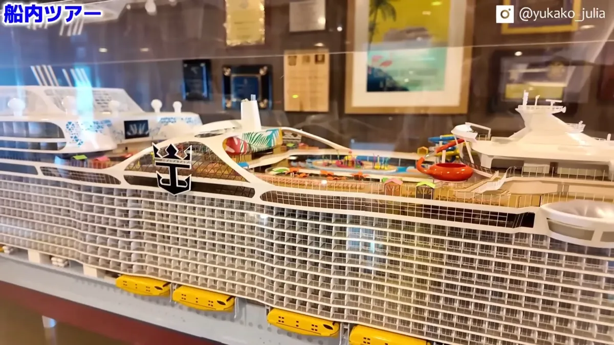 船内に展示されたユートピア・オブ・ザ・シーズの模型